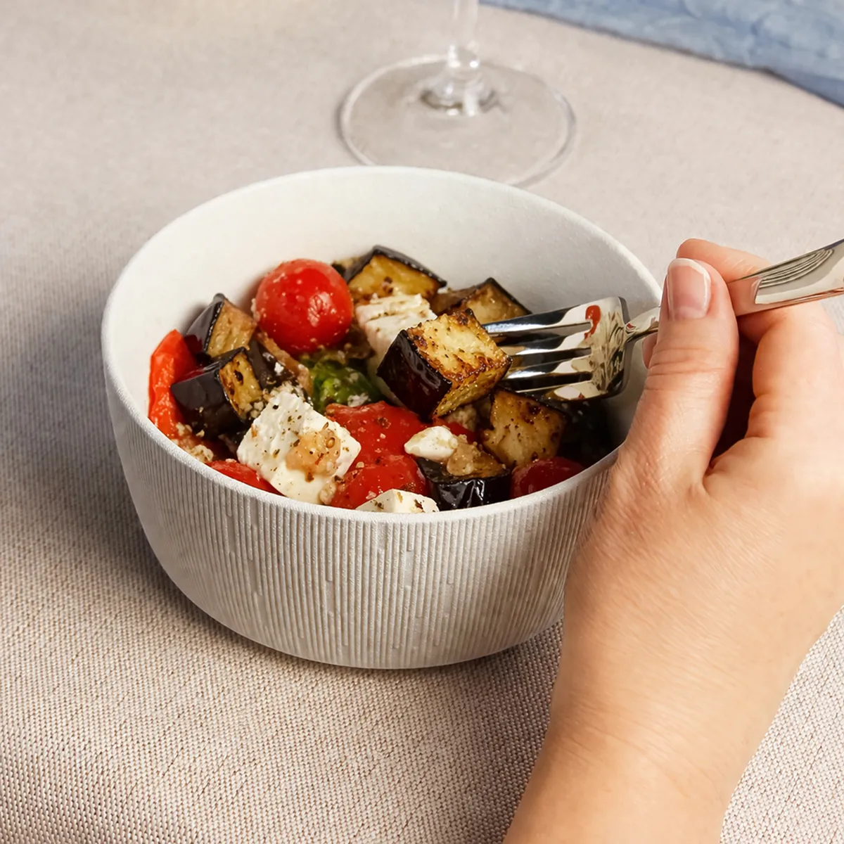 Салат из запеченных баклажанов с сыром фета и помидорами черри